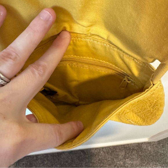FOSSIL Vintage Leather Mustard Yellow Crossbody - Picture 7 of 9